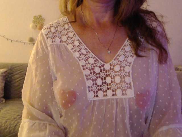 goodSnowQueen live cam on BongaCams