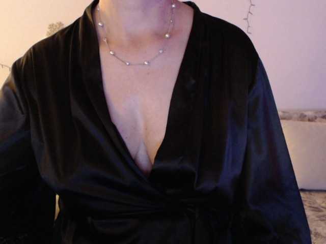goodSnowQueen live cam on BongaCams