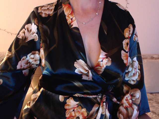 goodSnowQueen live cam on BongaCams