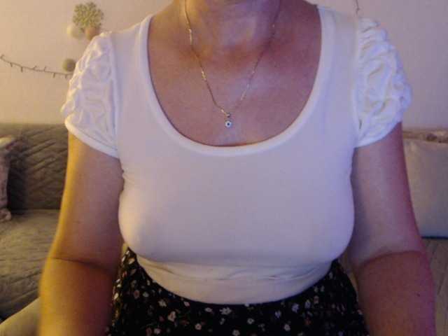 goodSnowQueen live cam on BongaCams