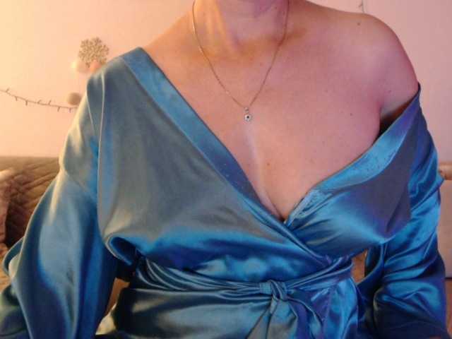 goodSnowQueen live cam on BongaCams