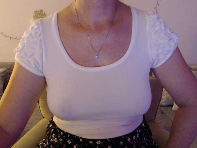 goodSnowQueen live cam on BongaCams