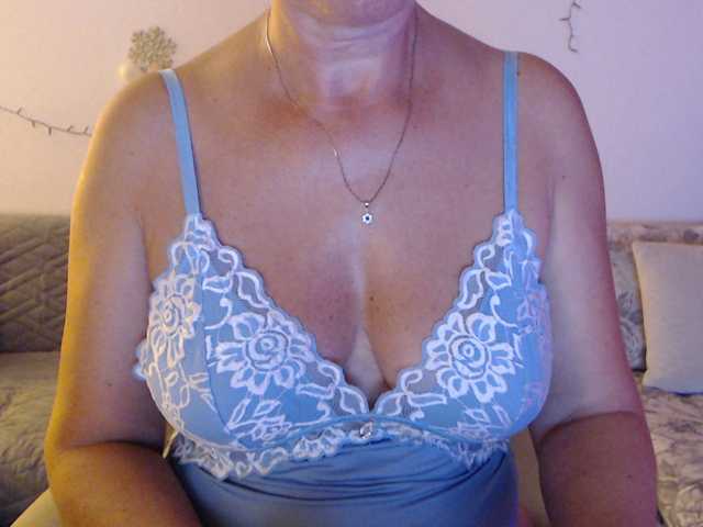goodSnowQueen live cam preview