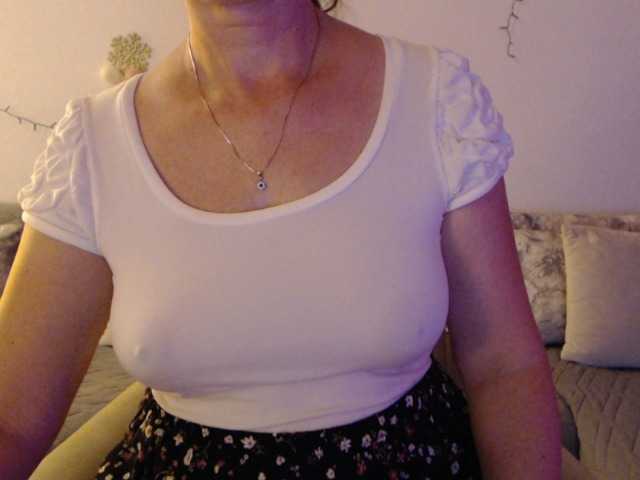 goodSnowQueen live cam on BongaCams
