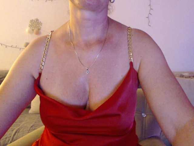 goodSnowQueen live cam on BongaCams