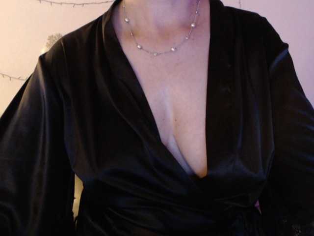 goodSnowQueen live cam on BongaCams