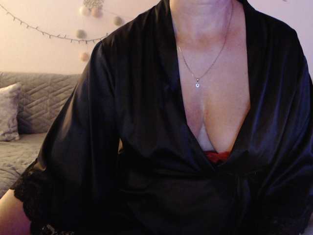 goodSnowQueen live cam on BongaCams