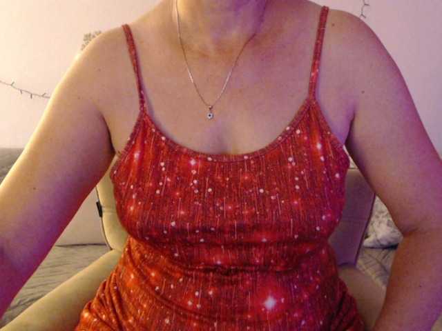 goodSnowQueen live cam on BongaCams