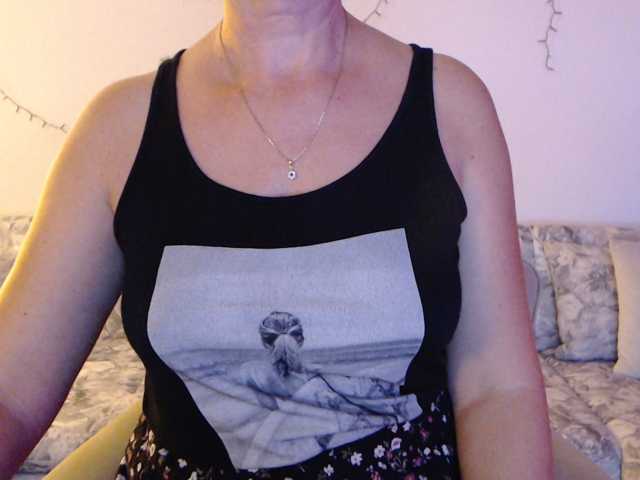 goodSnowQueen live cam on BongaCams