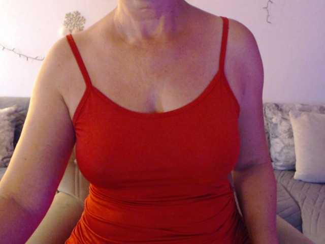 goodSnowQueen live cam on BongaCams