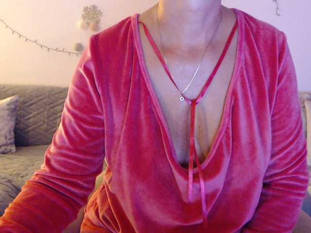goodSnowQueen live cam on BongaCams