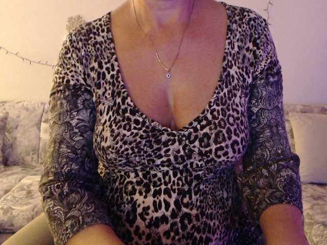 goodSnowQueen live cam on BongaCams