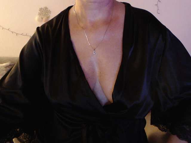 goodSnowQueen live cam on BongaCams