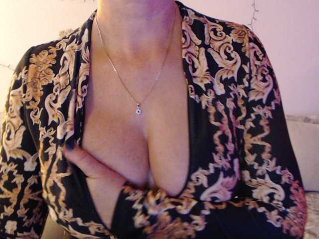 goodSnowQueen live cam preview