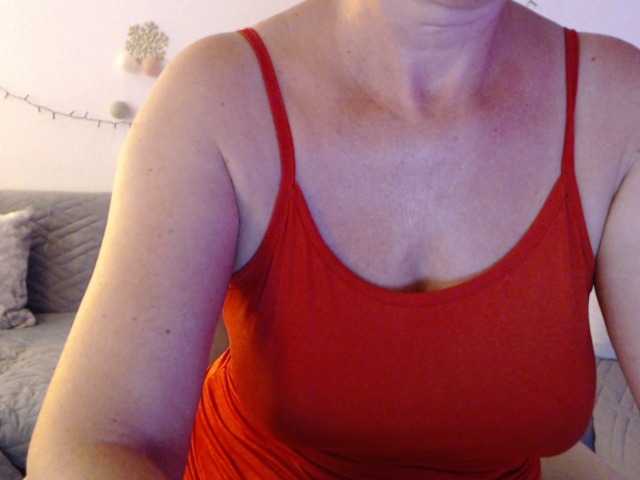 goodSnowQueen live cam on BongaCams