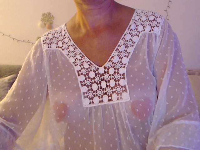 goodSnowQueen live cam on BongaCams