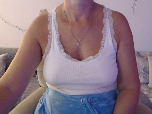 goodSnowQueen live cam preview