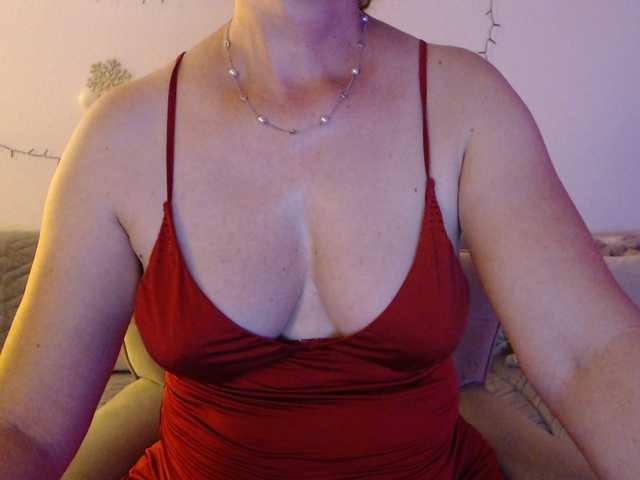 goodSnowQueen live cam on BongaCams