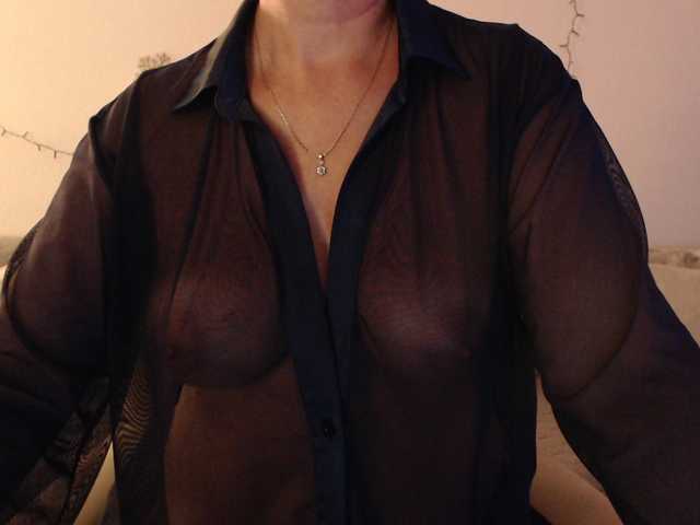 goodSnowQueen live cam on BongaCams