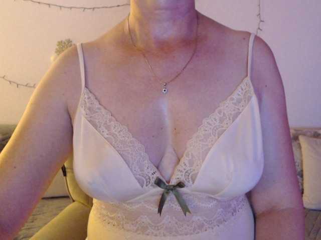 goodsnowqueen cam belle