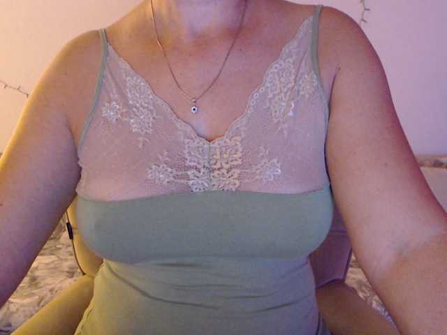 goodSnowQueen live cam on BongaCams