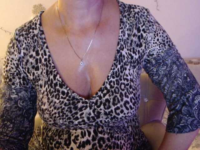 goodSnowQueen, en vivo ahora en BongaCams