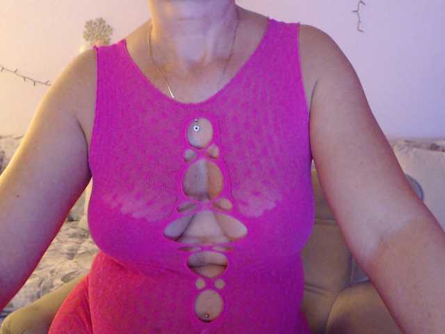 goodSnowQueen live cam on BongaCams