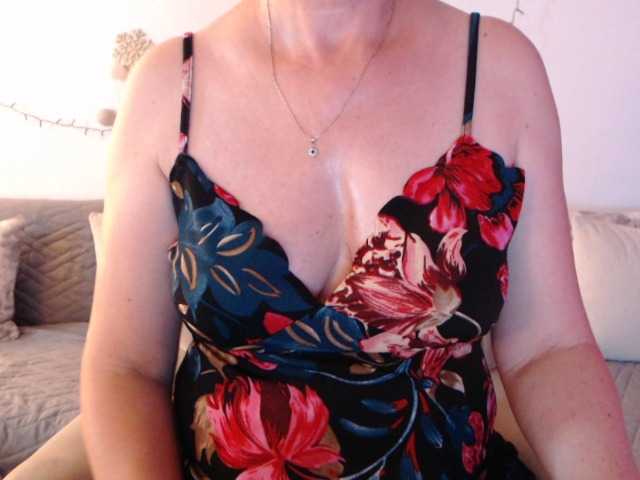 goodSnowQueen live cam on BongaCams