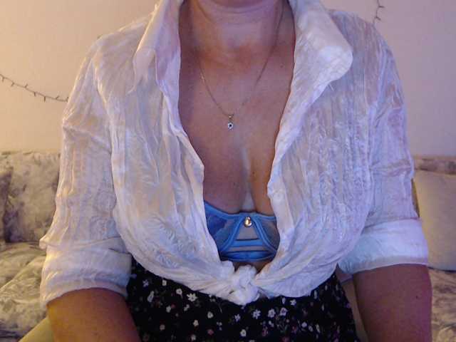 goodSnowQueen, en directo ahora en BongaCams