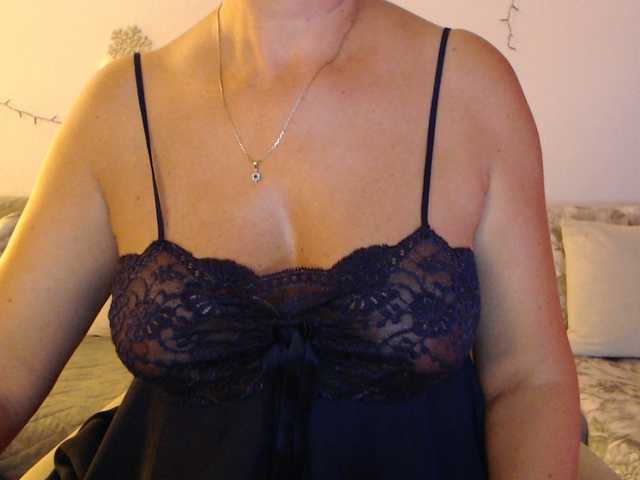 goodSnowQueen live cam on BongaCams