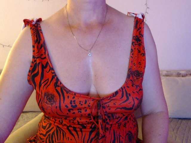goodSnowQueen live cam on BongaCams