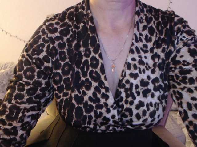 goodSnowQueen's BongaCams show and profile