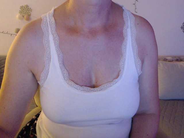 goodSnowQueen live cam on BongaCams