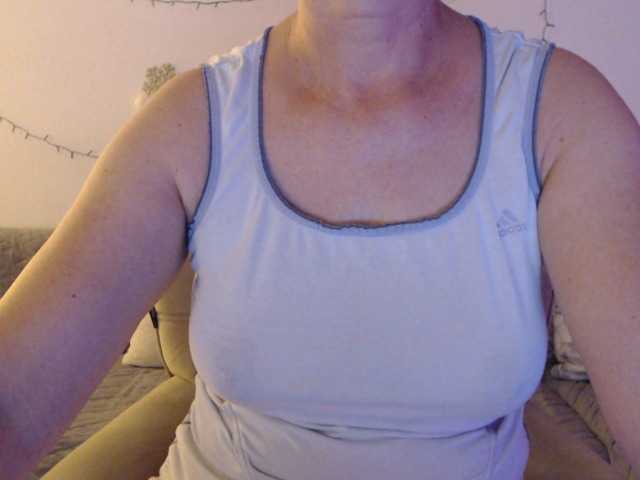 goodSnowQueen live cam on BongaCams