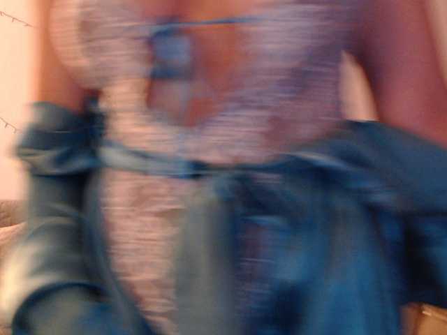 goodSnowQueen live cam on BongaCams