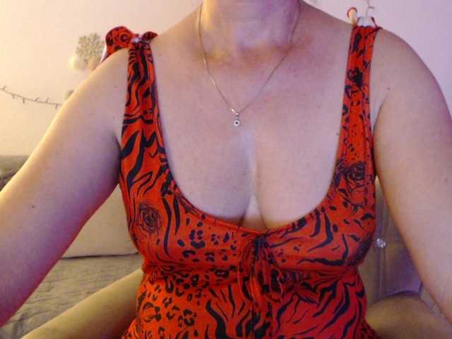 goodSnowQueen live cam on BongaCams