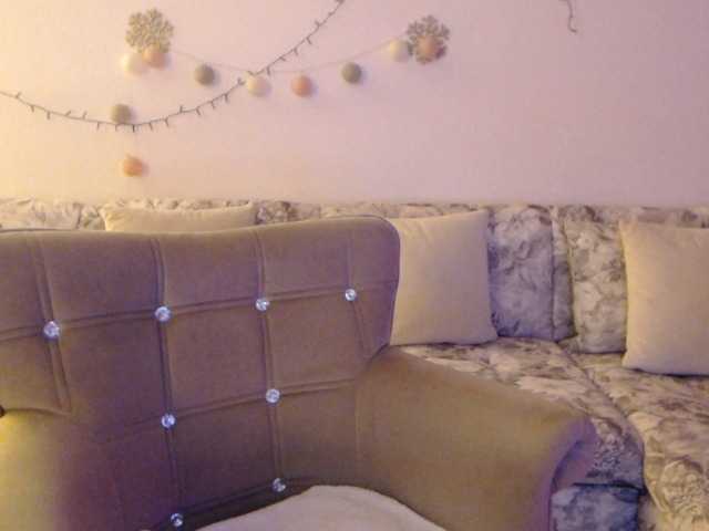 goodSnowQueen live cam on BongaCams