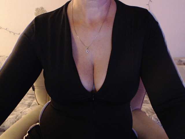 goodSnowQueen live cam on BongaCams
