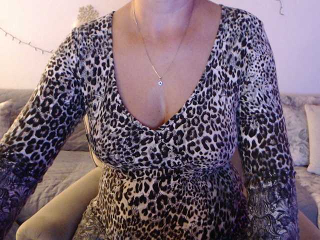 goodSnowQueen live cam on BongaCams
