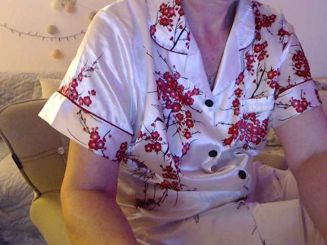 le modèle goodSnowQueen est en webcam porno dans un show sur le site bongacams, il possède les tags suivants: White/Caucasian,Brunette,Shaved