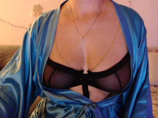 goodSnowQueen live cam on BongaCams