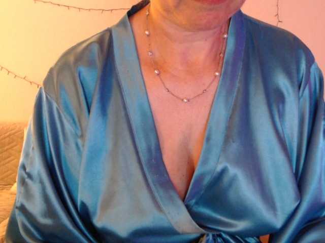 goodSnowQueen live cam on BongaCams