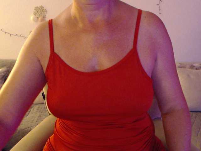 goodSnowQueen live cam on BongaCams