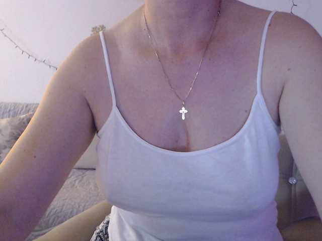 goodSnowQueen's BongaCams show and profile