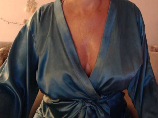 goodSnowQueen live cam on BongaCams