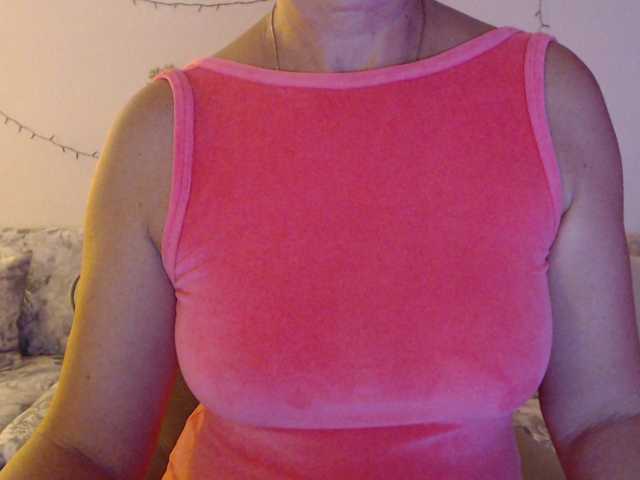 goodSnowQueen live cam on BongaCams