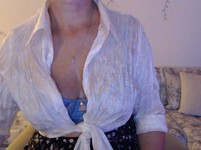 goodSnowQueen live cam on BongaCams