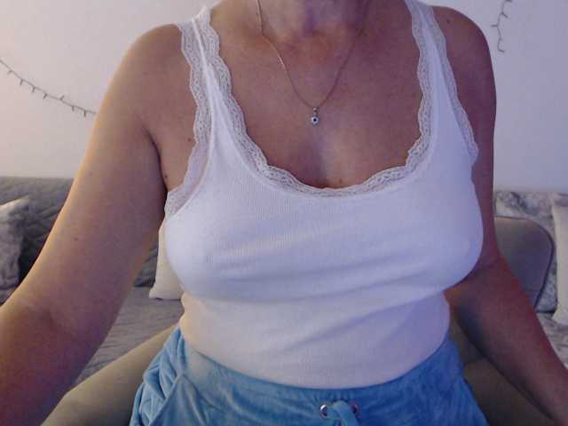 goodSnowQueen live cam on BongaCams