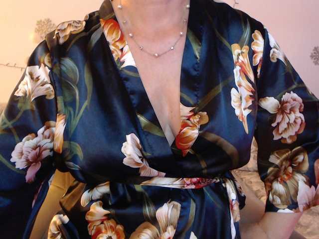 goodSnowQueen live cam on BongaCams