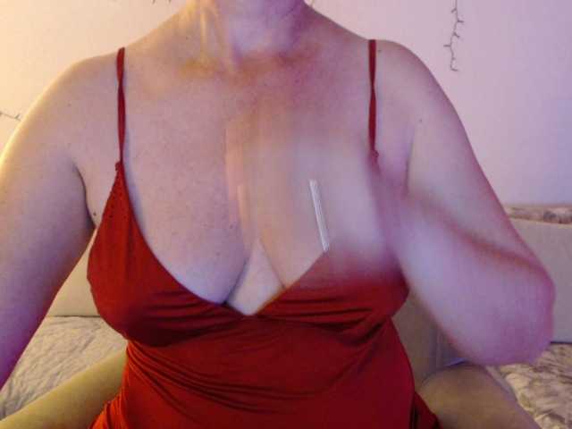goodSnowQueen live cam on BongaCams
